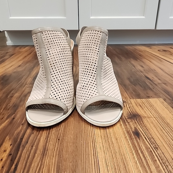 Kelsi Dagger Brooklyn Goya Peep-toe Slingback Sandal - Picture 5 of 11